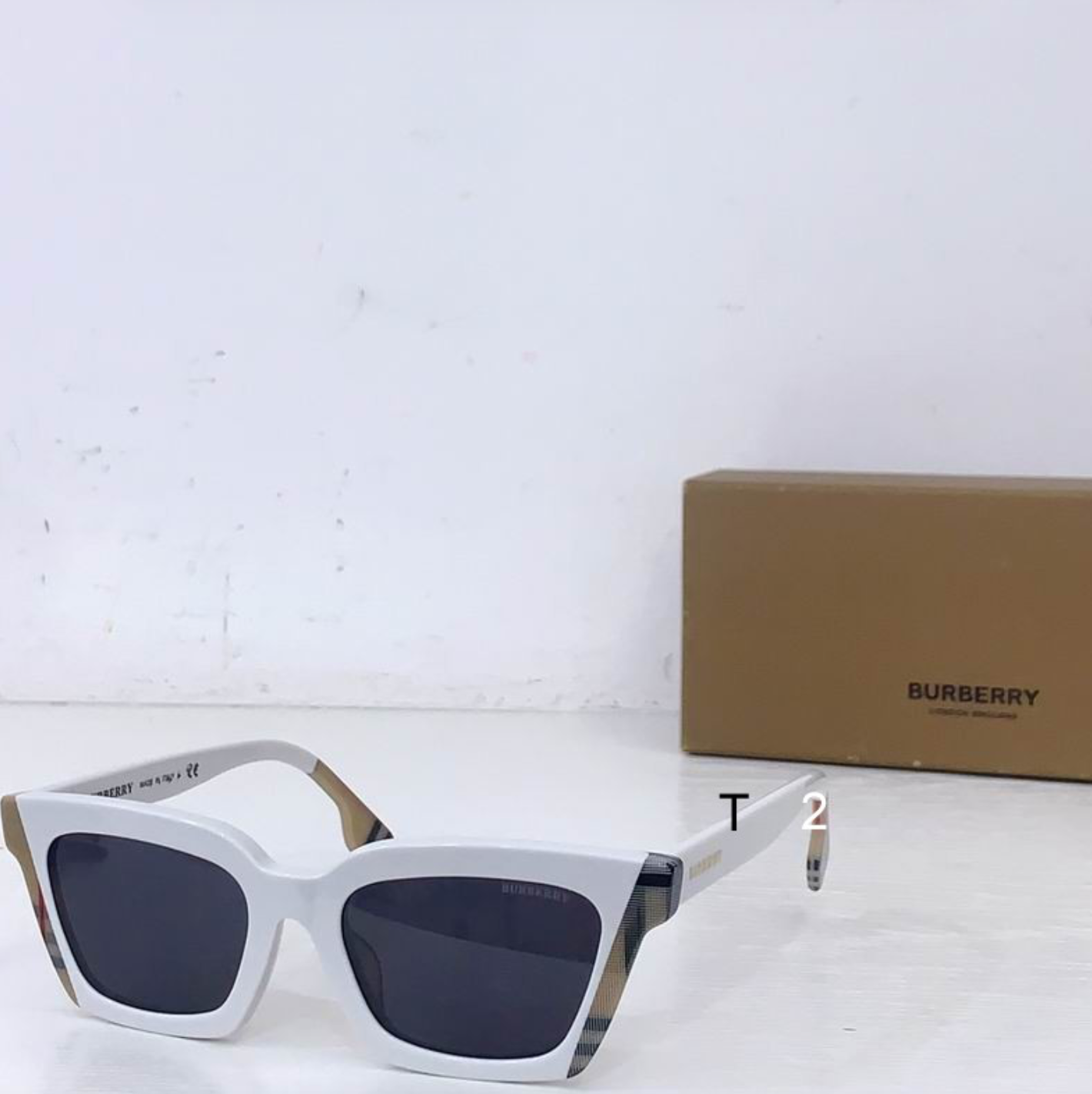 Burbry Glasses - White Square Cat-Eye Sunglasses Vintage Check Arms
