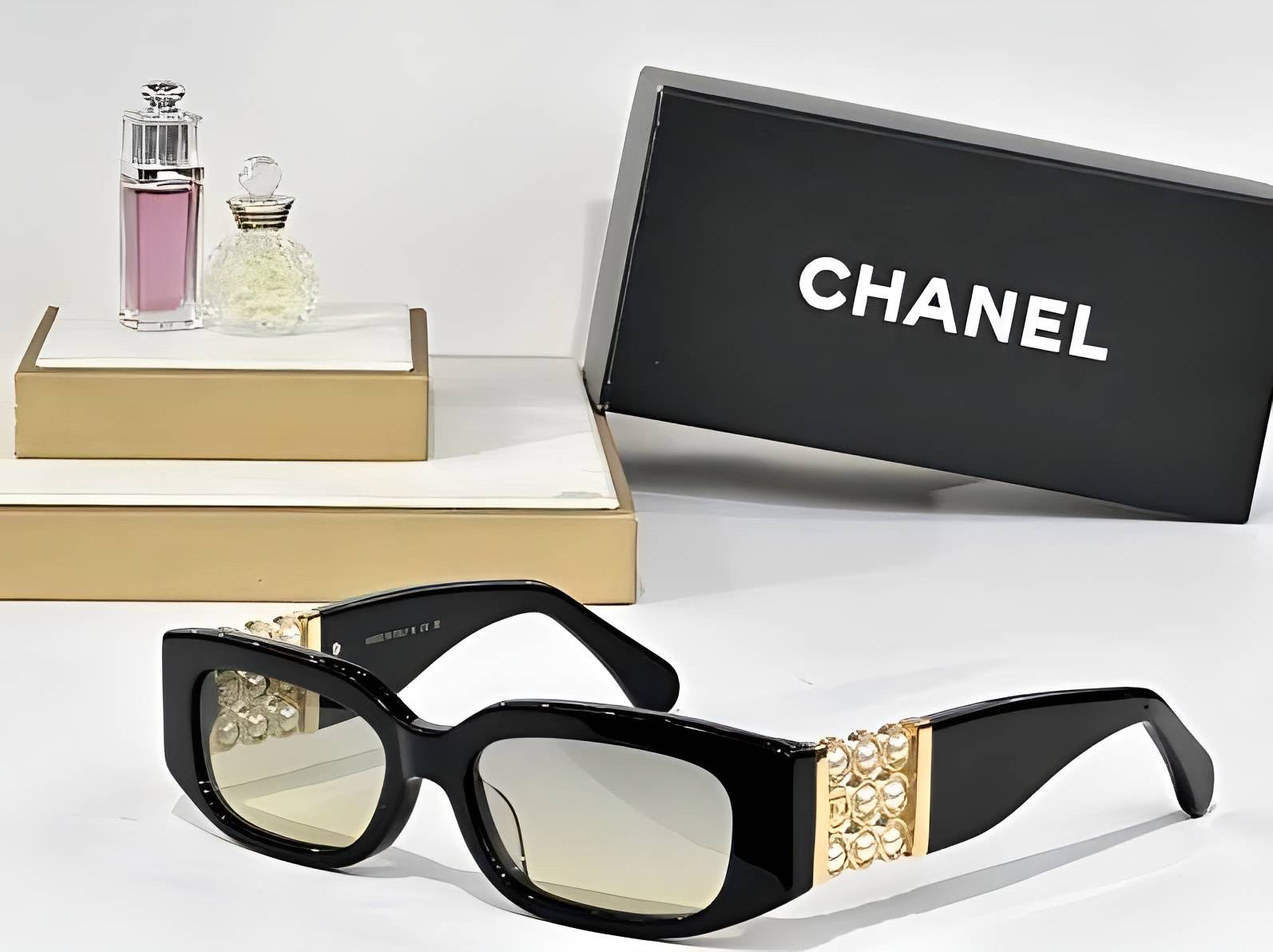 Chnel Glass - Black Rectangle Gold Crystal Beige