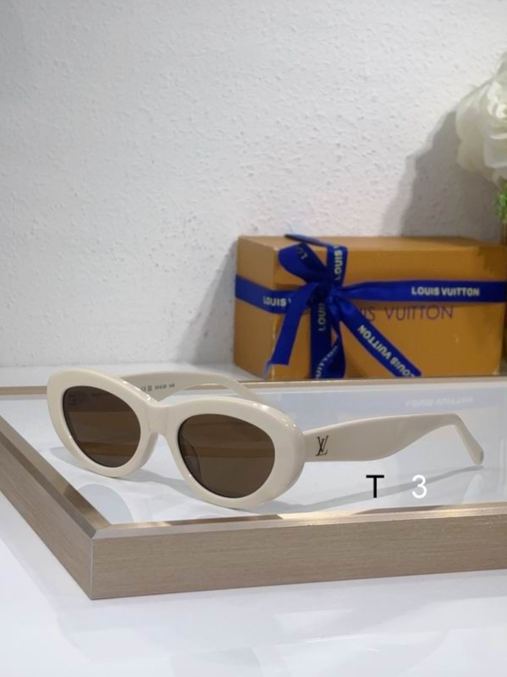 LV Glasses - Cream Oval Cat-Eye Gold LV Logo Gradient Brown Lenses