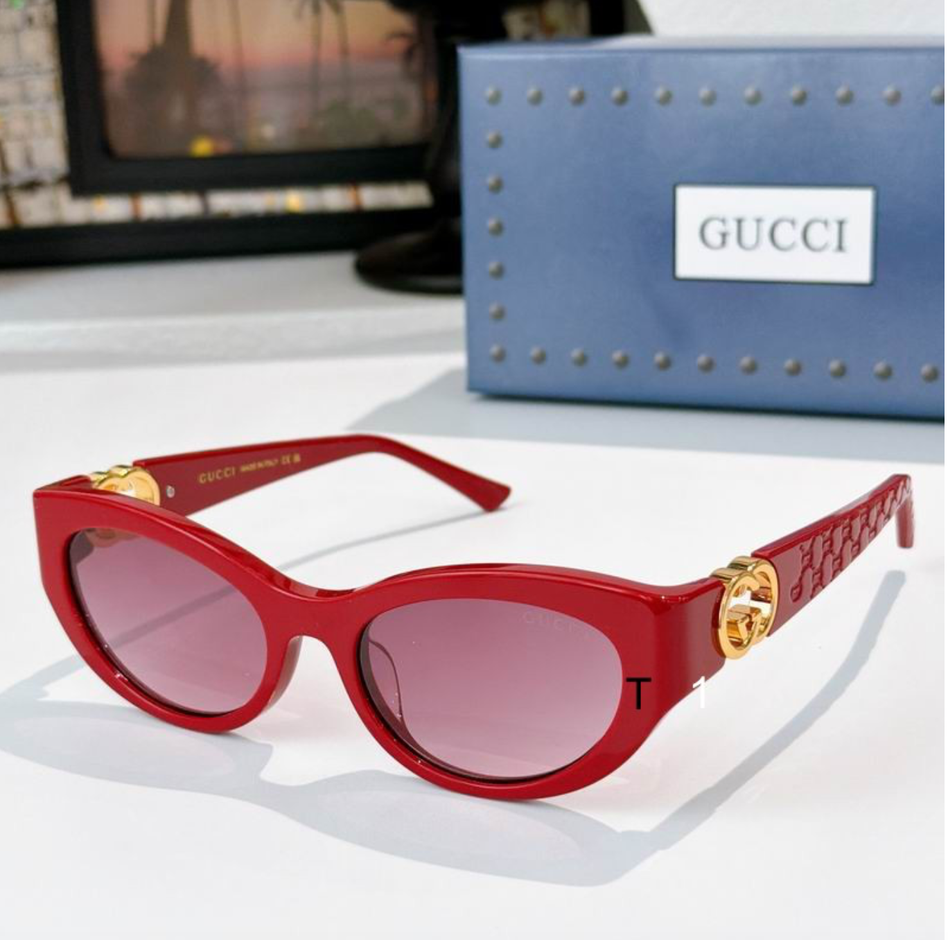 Gci Glasses - Red Bold Cat-Eye GG Medal Rose Gradient