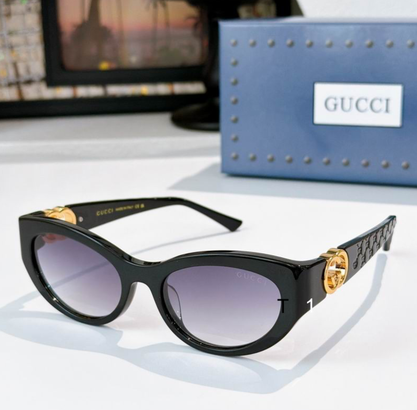 Gci Glasses - Black Bold Cat-Eye GG Medal Purple Gradient