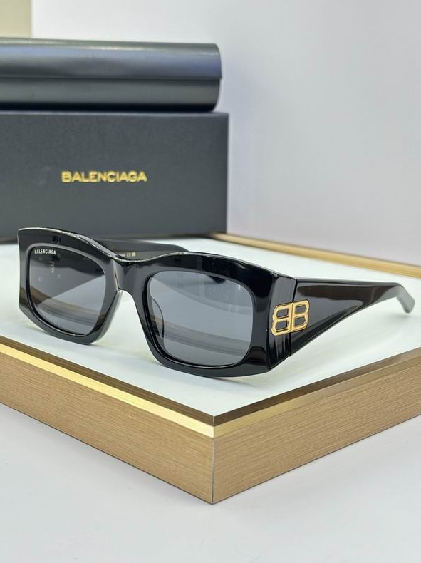 BB Glasses - Black Slim Rectangle Dark Smoke