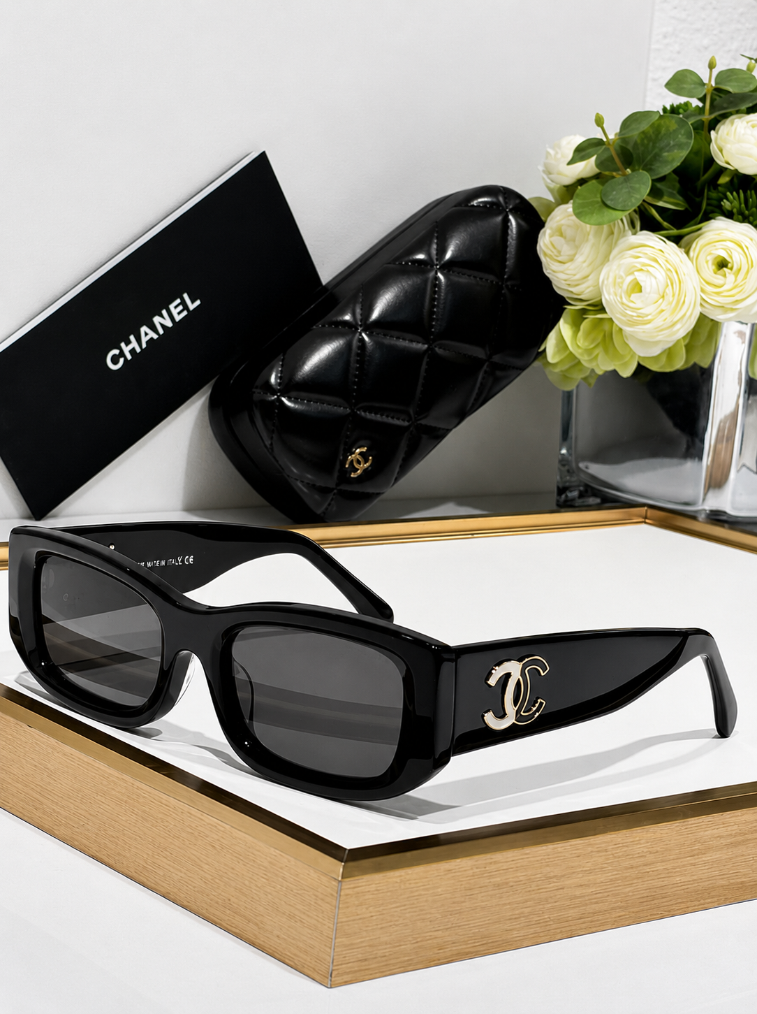 Chnel Glass - Black Slim Rectangle Gold CC