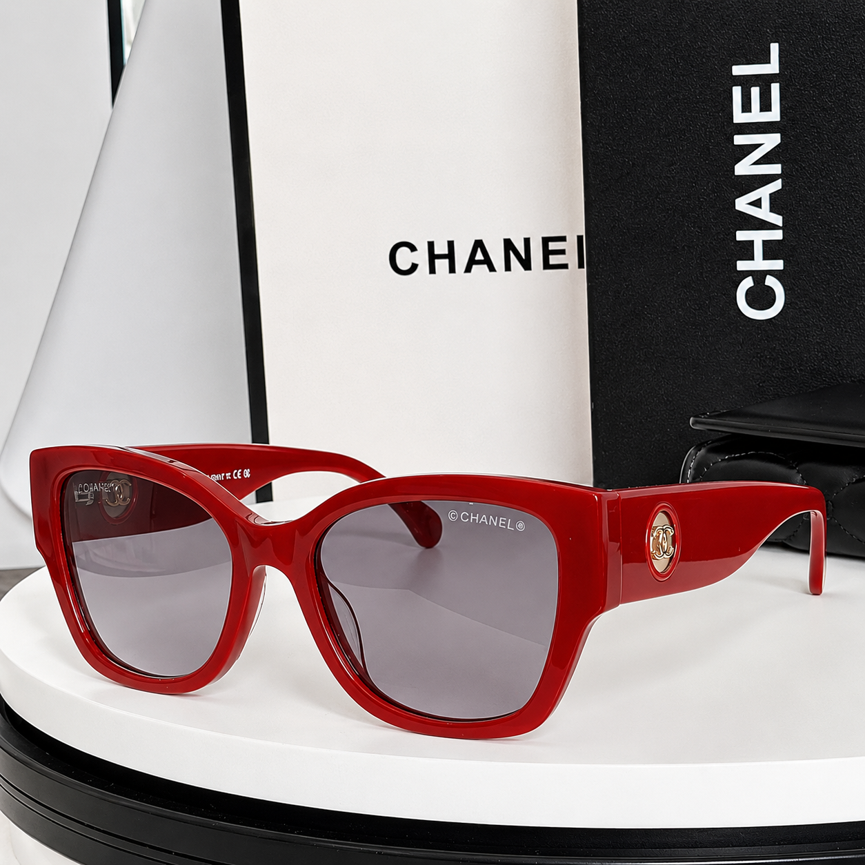Chnel Glass - Red Cat Eye Gold CC Coin