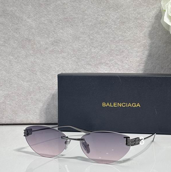 BB Glasses - Black Cat-Eye Gradient Smoke Lenses